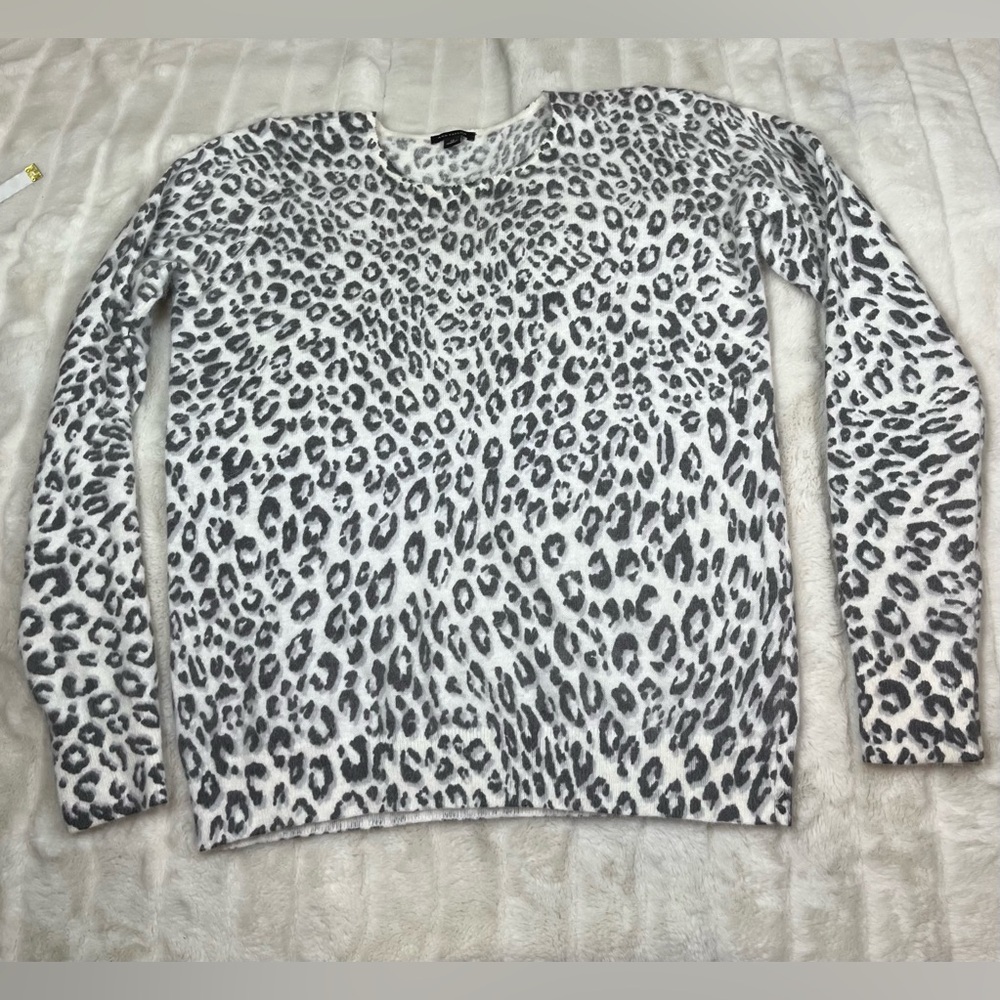 Ann Taylor M Rabbit Hair White Grey Animal Print Leopard Mob Wife Sweater Soft